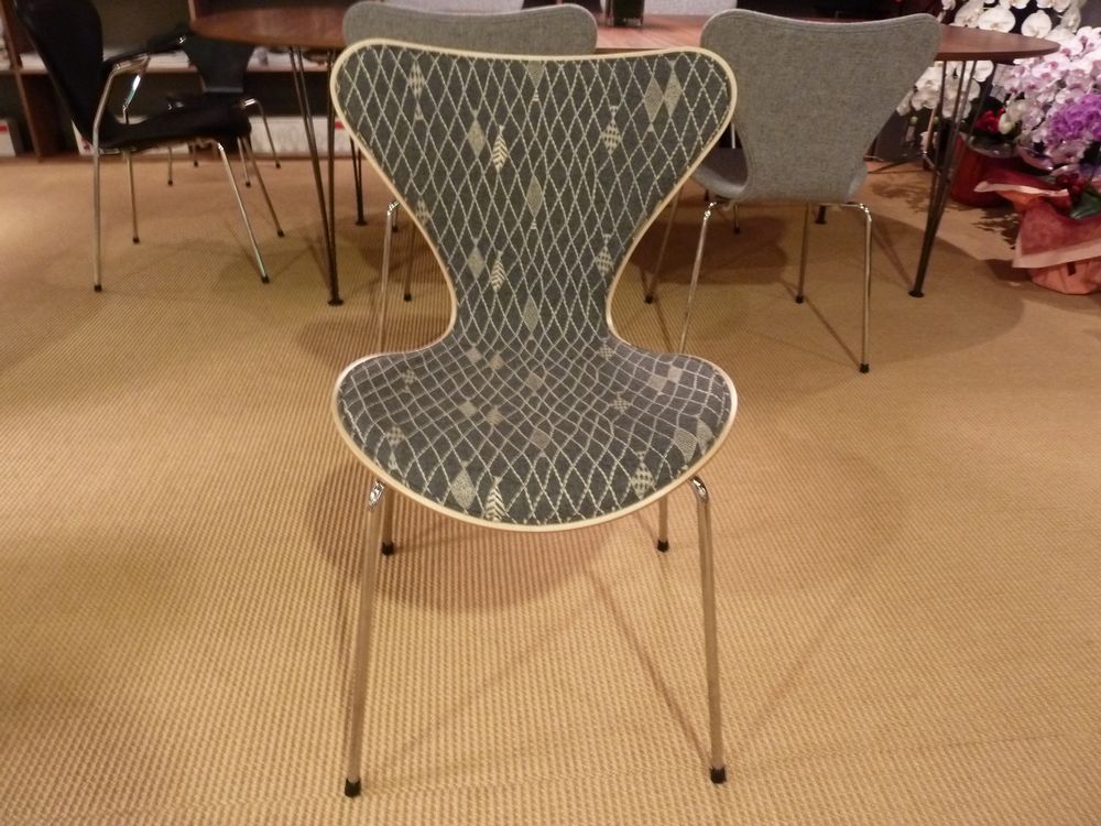 セブンチェア 3107 / フルパディング エッセンシャルレザーブラック